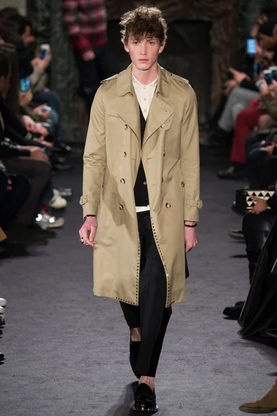 Look 11